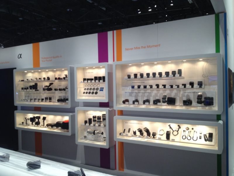 Sony_Alpha_Display_CES Expositores PLV y PLV Retail, Gran Formato - Impresión offset - Etiquetas -